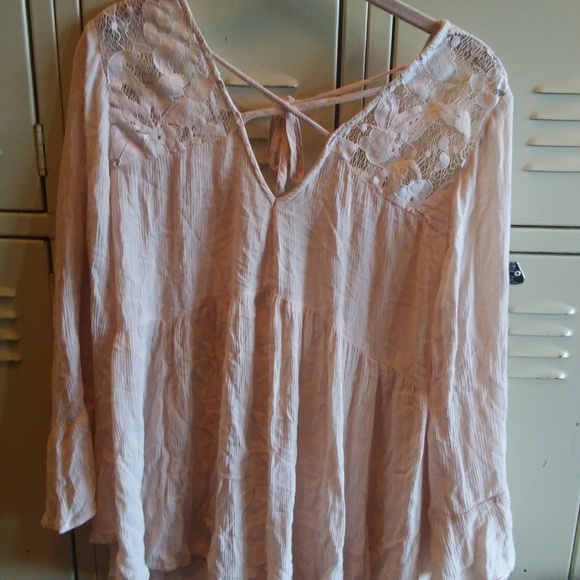 American Eagle Outfitters Tops - Barely Used American Eagle Blouse American Eagle Outfitters Tops - Barely Used American Eagle Blouse